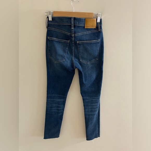 Aritzia Denim Forum The Nico Mid Rise Skinny Crop Size 26 - Picture 7 of 13